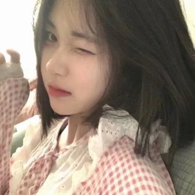 我和闺蜜一起穿进狗血短剧